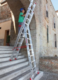Scala a sfilo in alluminio con gradino largo