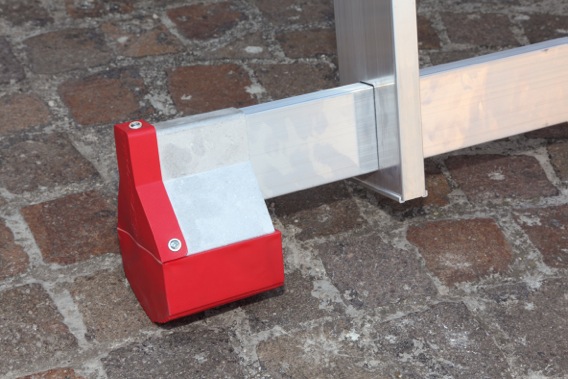 Scala a sfilo in alluminio con gradino largo