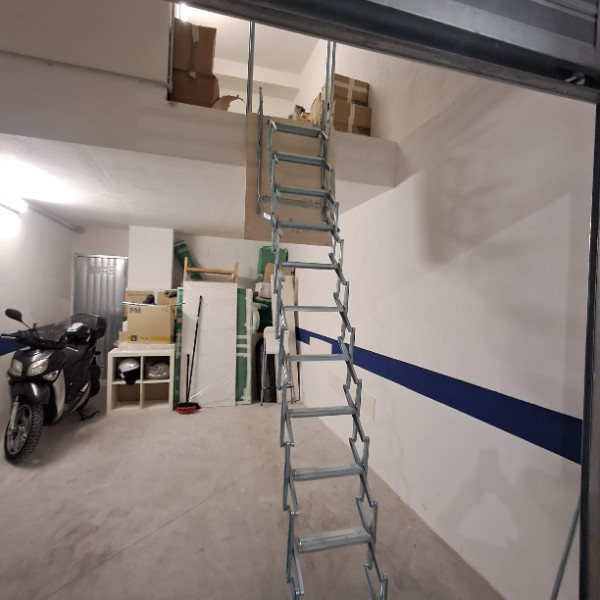 Scala a parete verticale per soppalco senza telaio