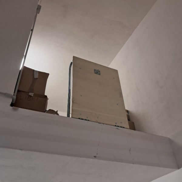 Scala a parete verticale per soppalco senza telaio